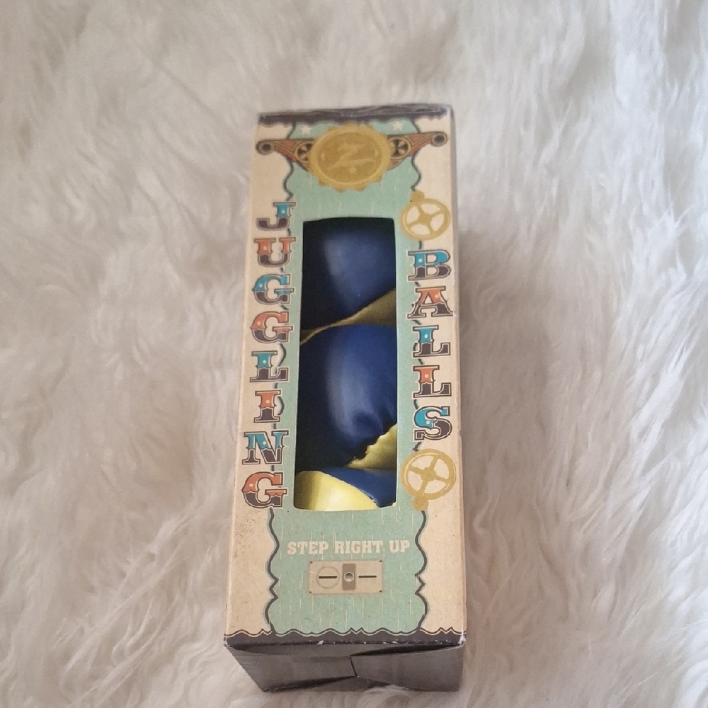 Zoltar's Arcade Blue and Yellow Juggling Balls
